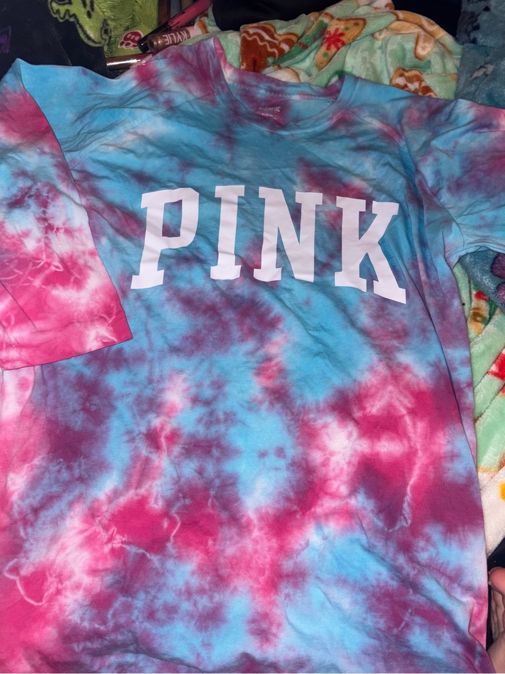 vs pink shirt